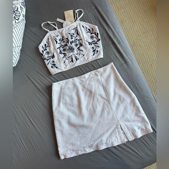Floral Embroidered Linen Two-Piece Set - Picture 1 of 4